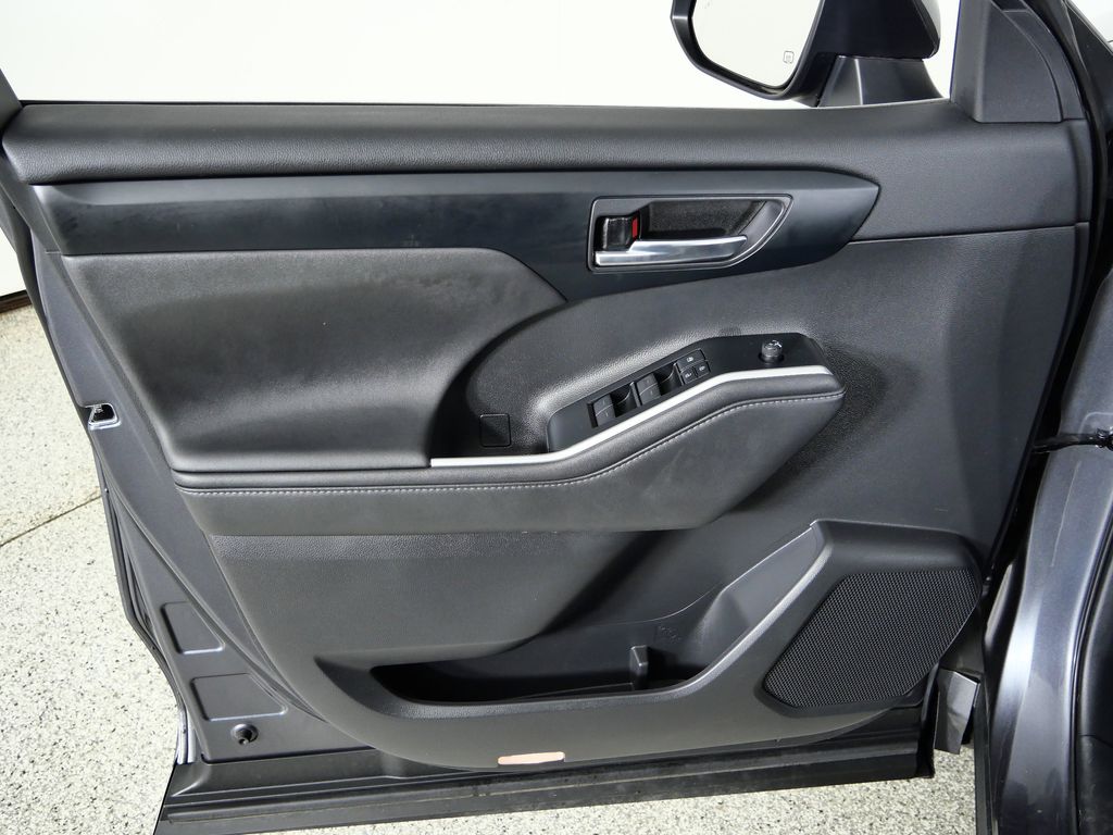 Thumbnail: 2020 Toyota Highlander - 32