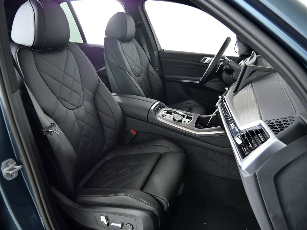 Thumbnail: 2026 BMW X5 - 23