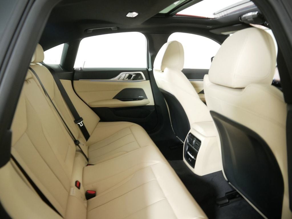 Thumbnail: 2025 BMW i4 - 25