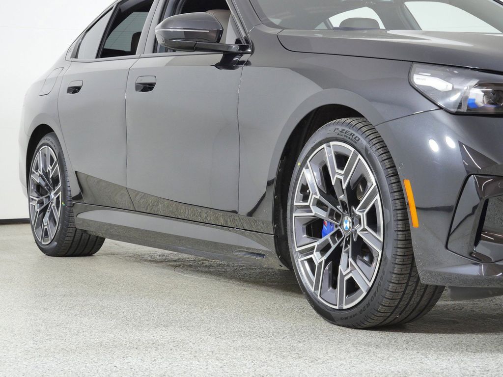 Thumbnail: 2026 BMW i5 - 7