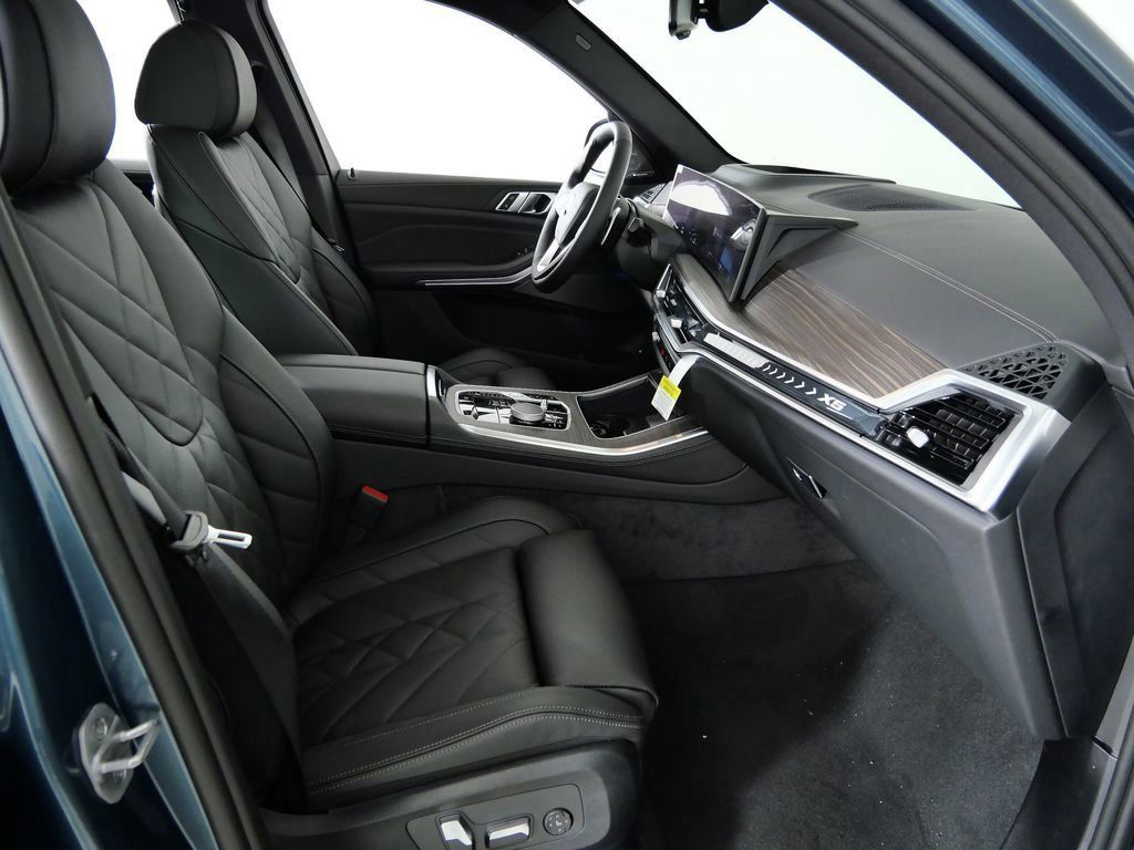 Thumbnail: 2026 BMW X5 - 21