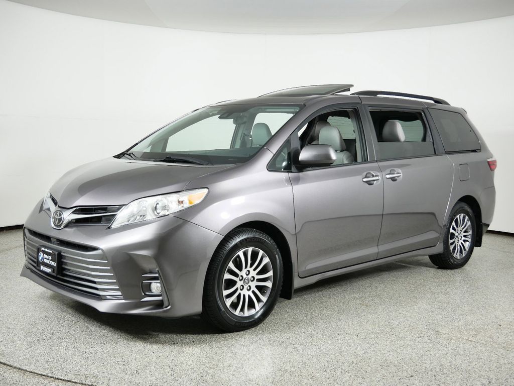 2019 Toyota Sienna XLE -
                Wayzata, MN