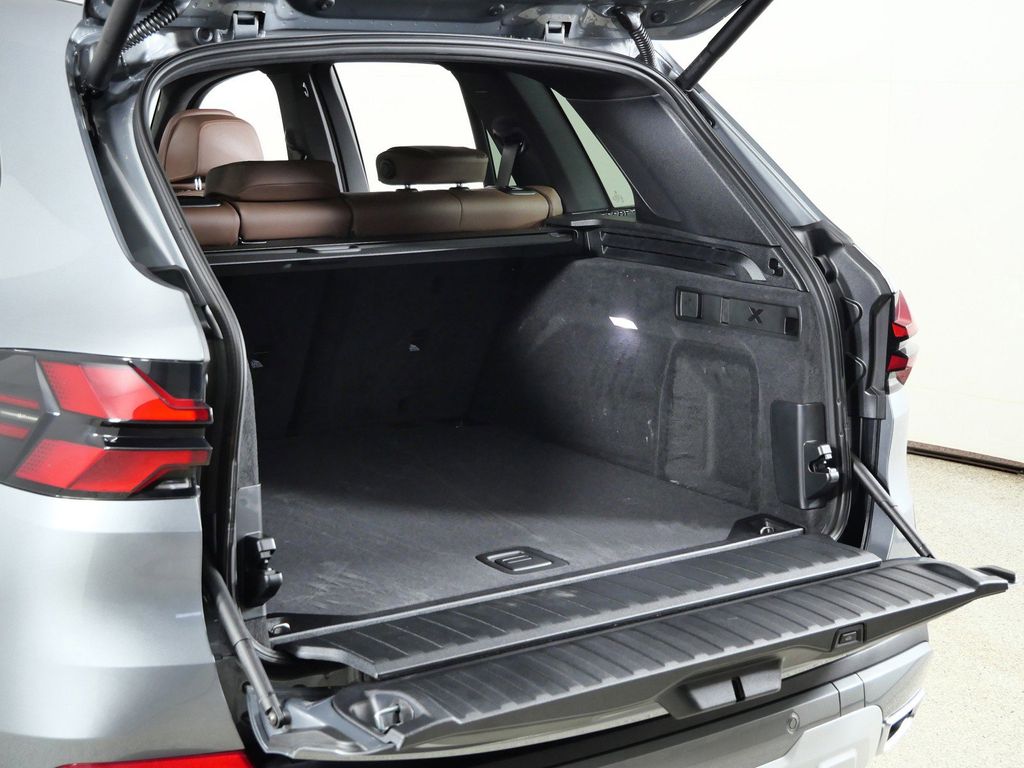 Thumbnail: 2026 BMW X5 - 29