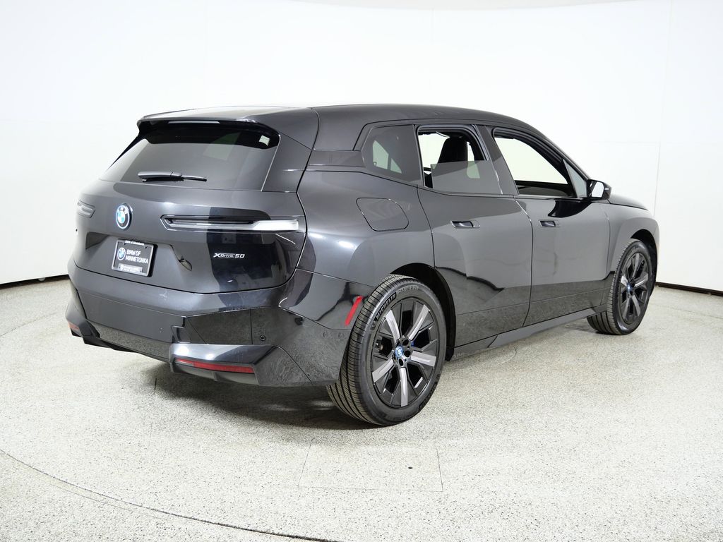 Thumbnail: 2023 BMW iX - 11