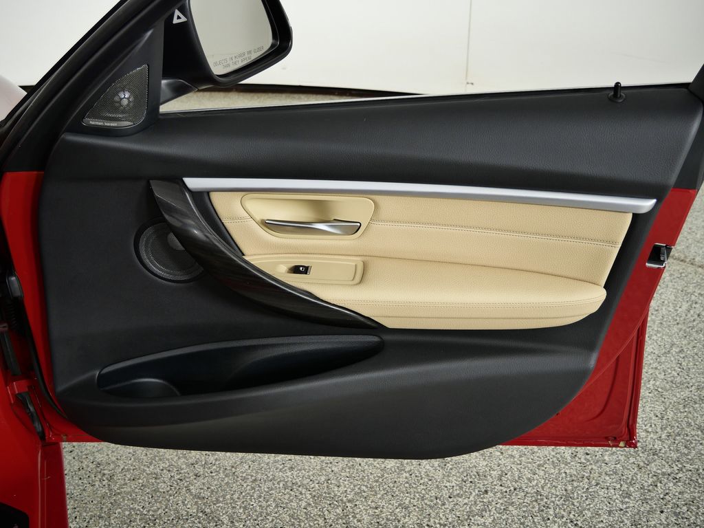 Thumbnail: 2017 BMW 3 Series - 20