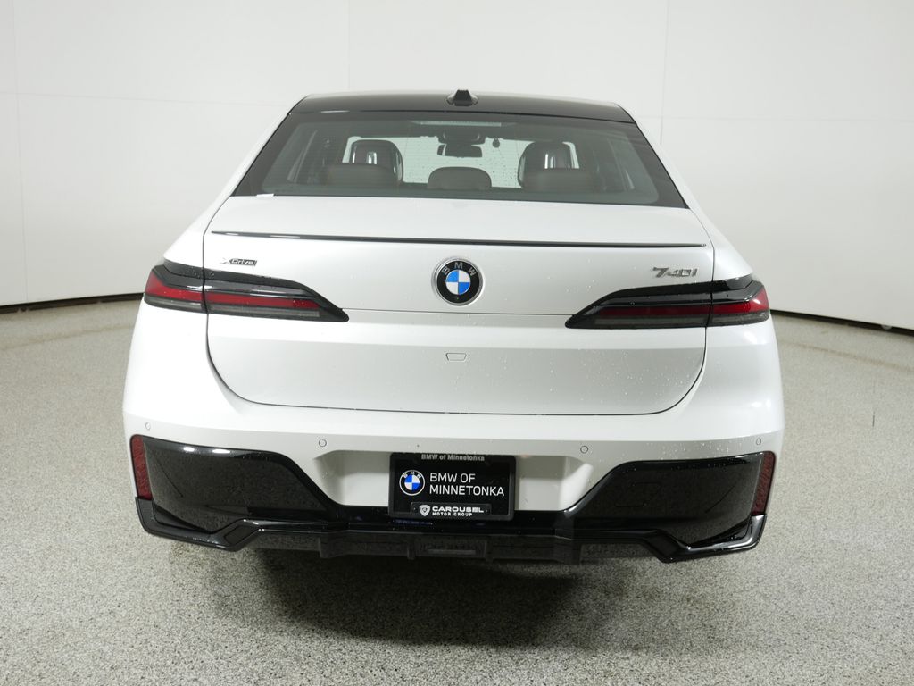 Thumbnail: 2025 BMW 7 Series - 9