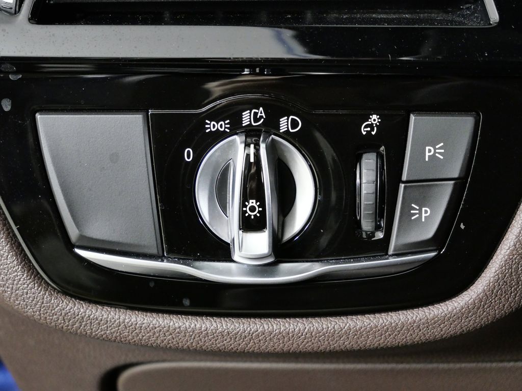 Thumbnail: 2023 BMW 5 Series - 44