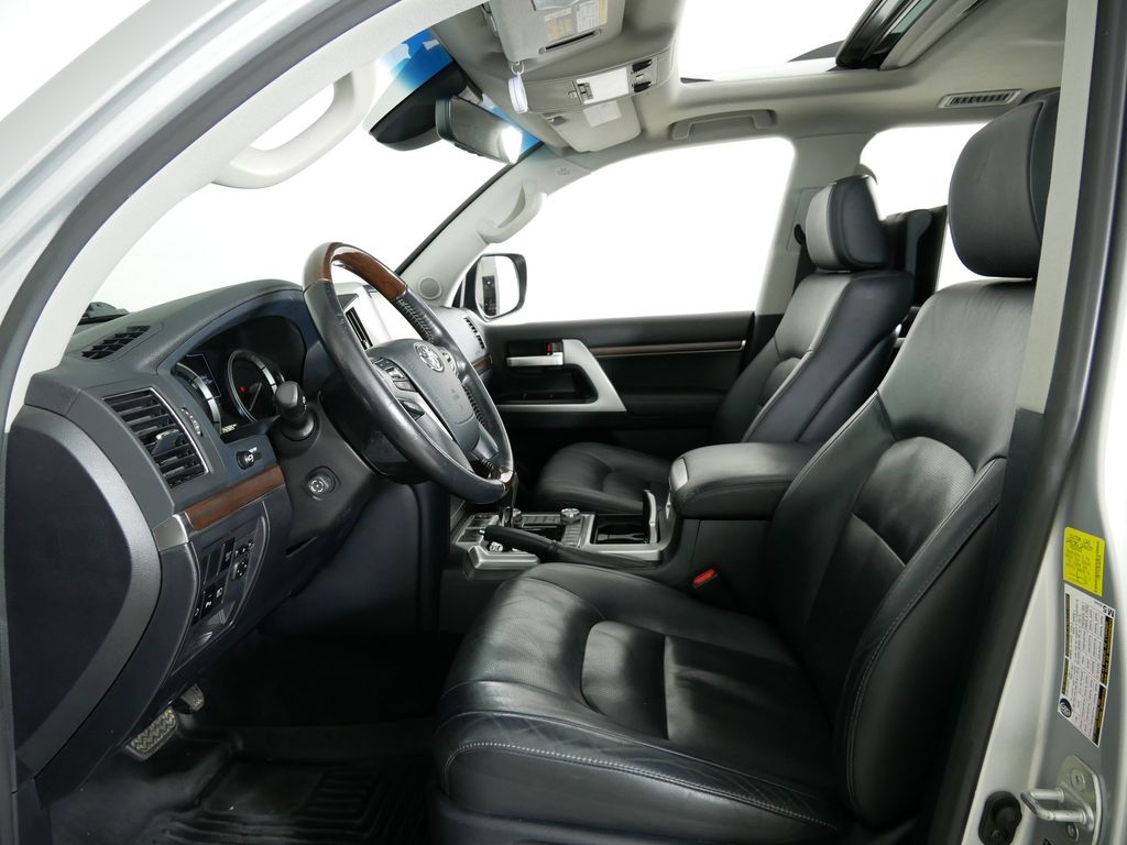 Thumbnail: 2016 Toyota Land Cruiser - 30