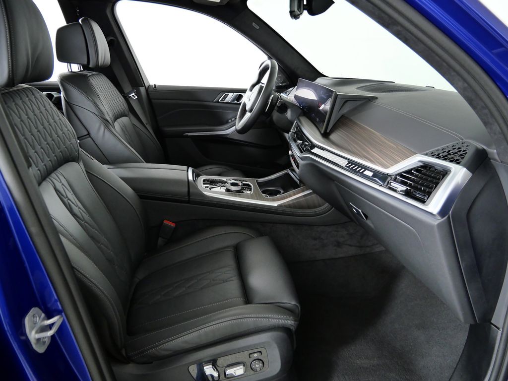 Thumbnail: 2025 BMW X7 - 24