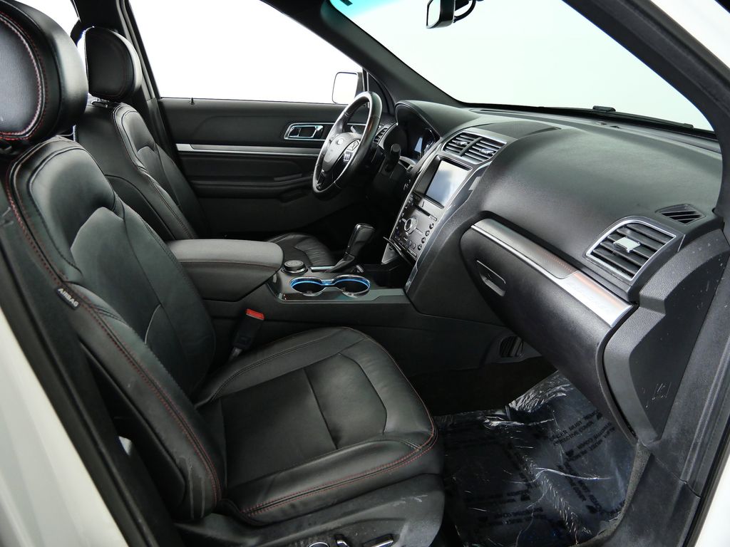 Thumbnail: 2016 Ford Explorer - 21