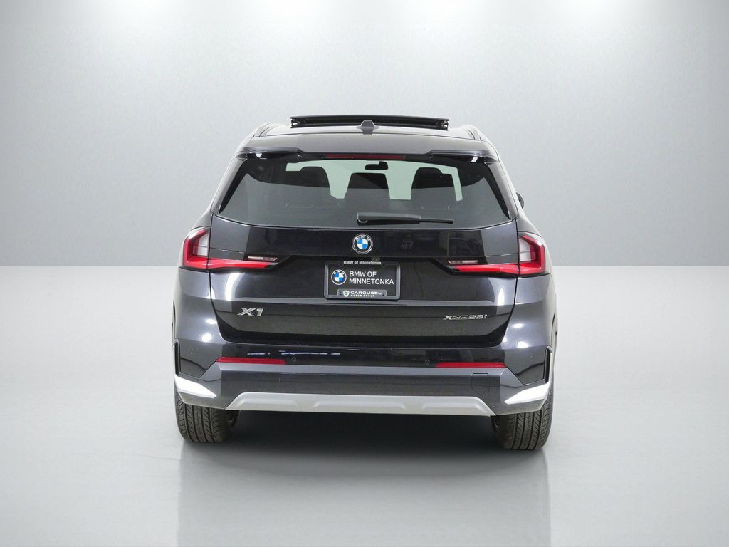 Thumbnail: 2026 BMW X1 - 10