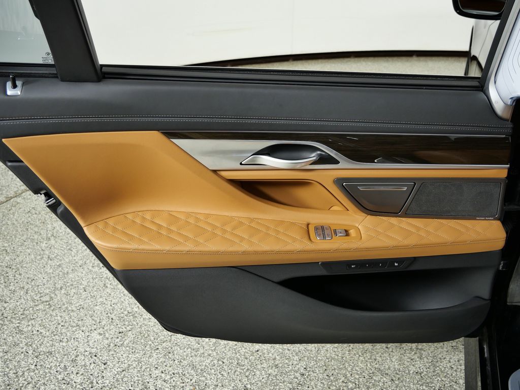 Thumbnail: 2022 BMW 7 Series - 34