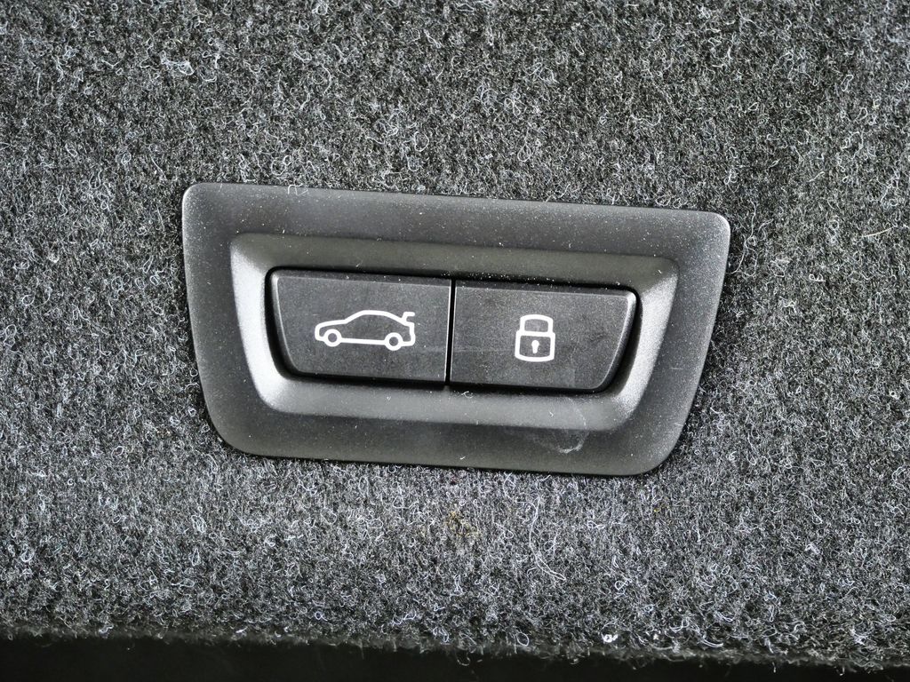 Thumbnail: 2025 BMW 3 Series - 33