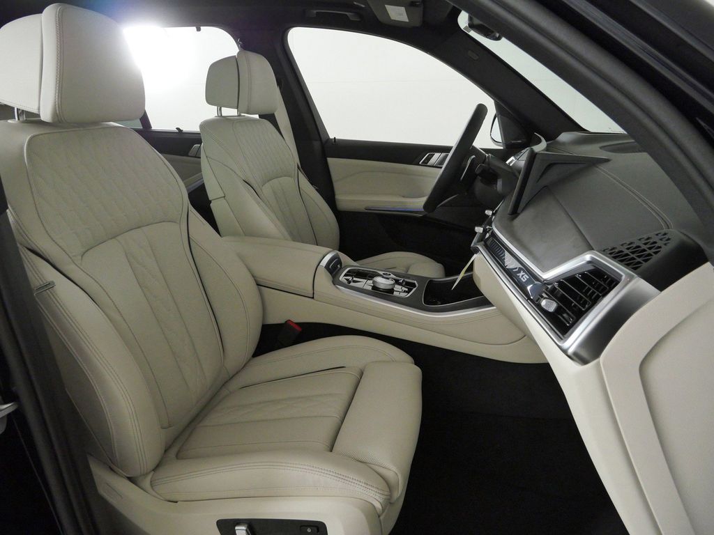 Thumbnail: 2026 BMW X5 - 21