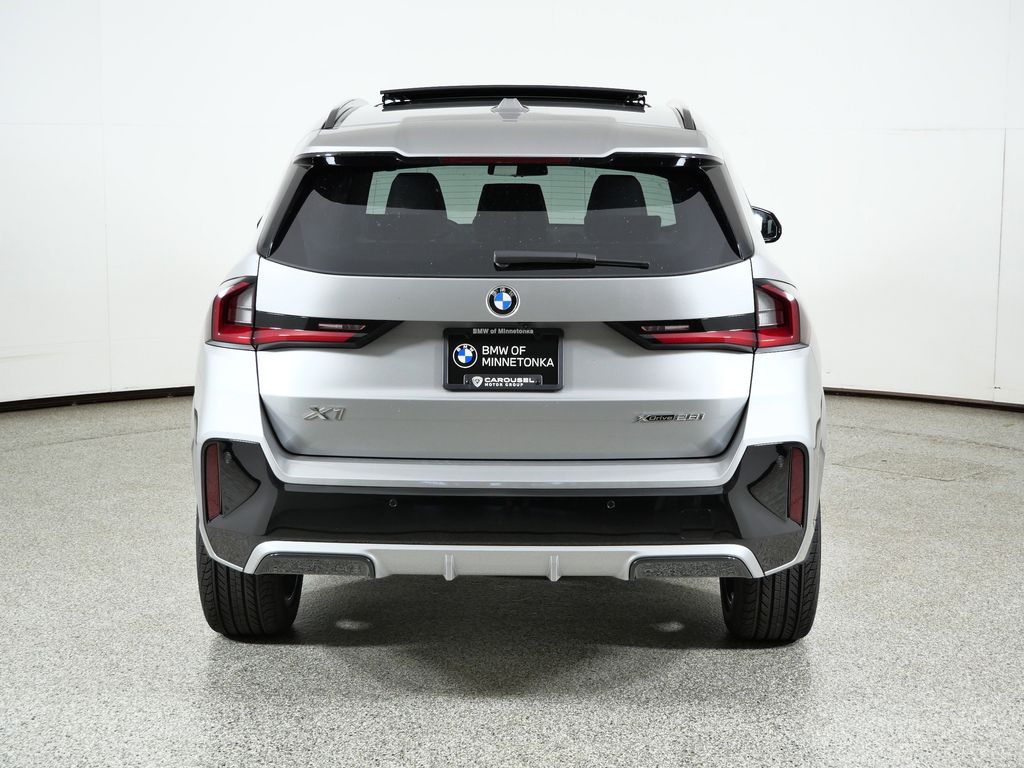 Thumbnail: 2026 BMW X1 - 10