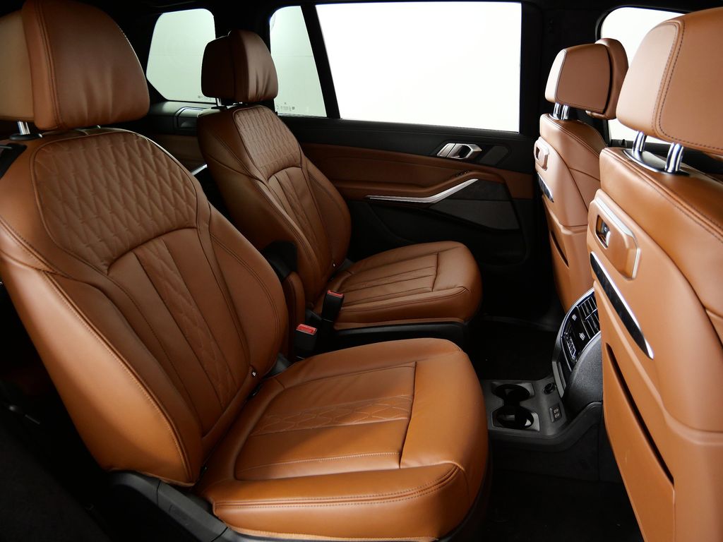 Thumbnail: 2026 BMW X7 - 27