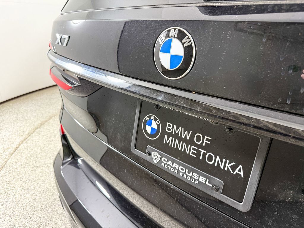 Thumbnail: 2026 BMW X7 - 17