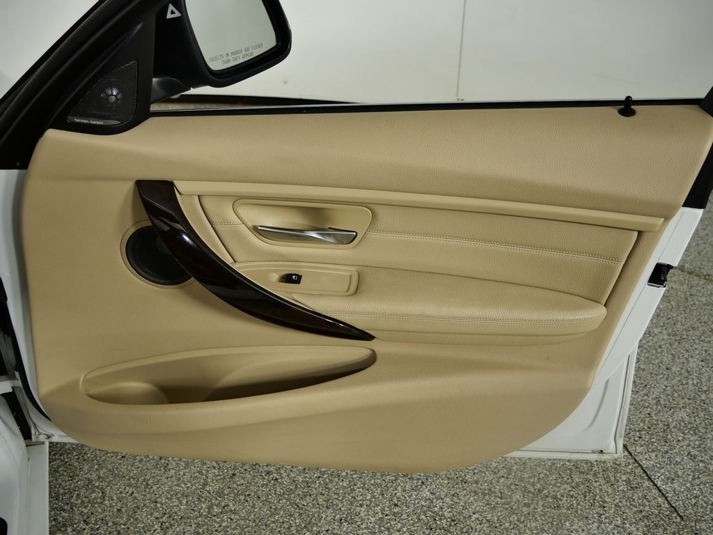 Thumbnail: 2015 BMW 3 Series - 20