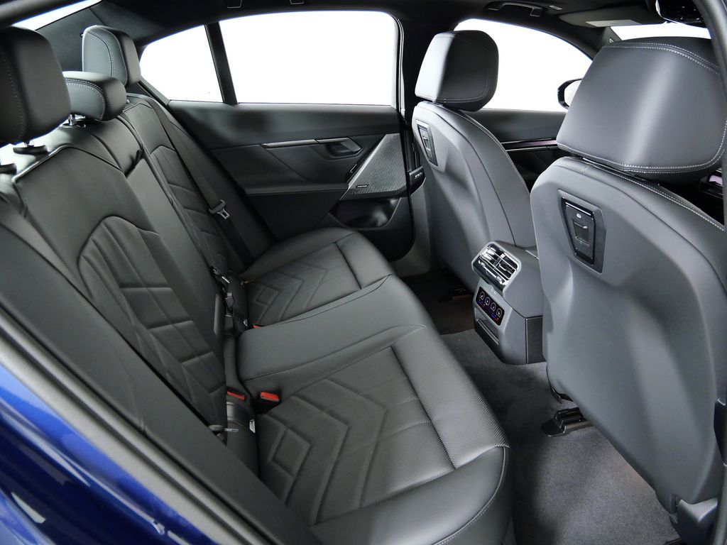 Thumbnail: 2026 BMW 5 Series - 25