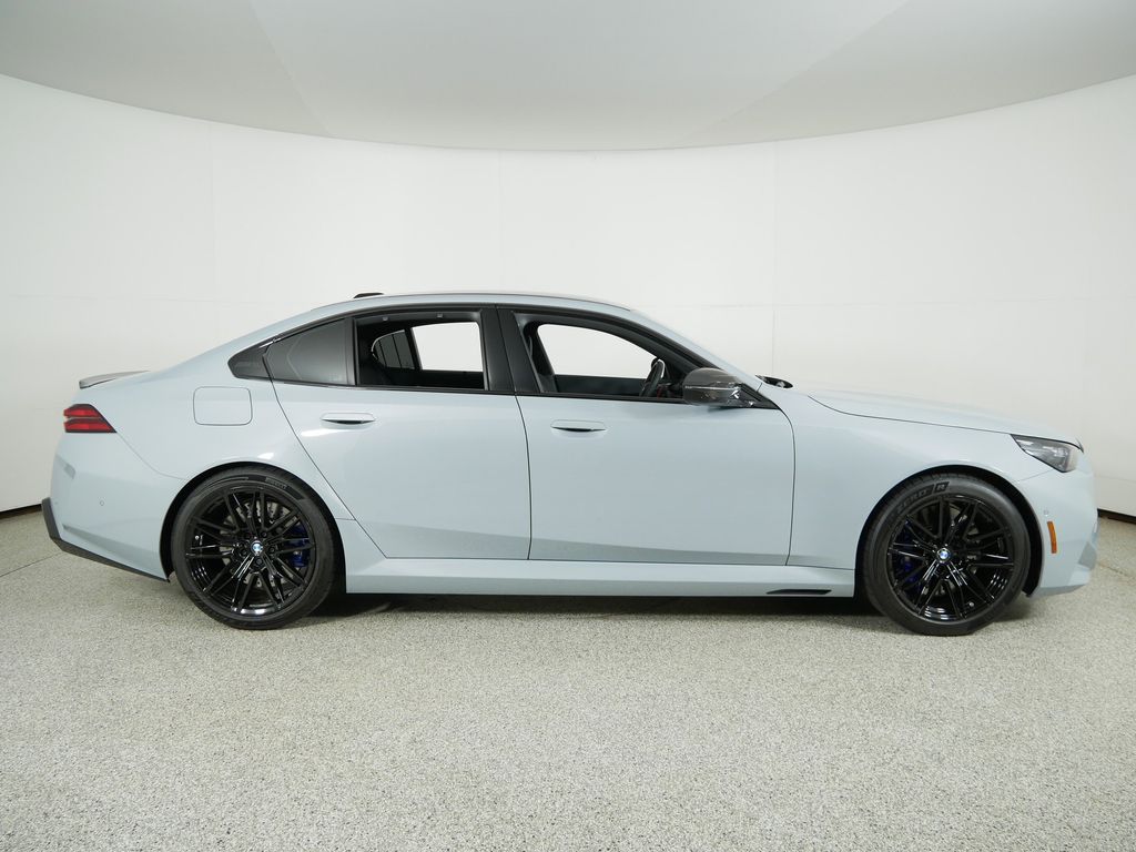 Thumbnail: 2025 BMW M5 - 8