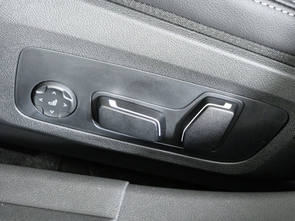 Thumbnail: 2026 BMW 3 Series - 39