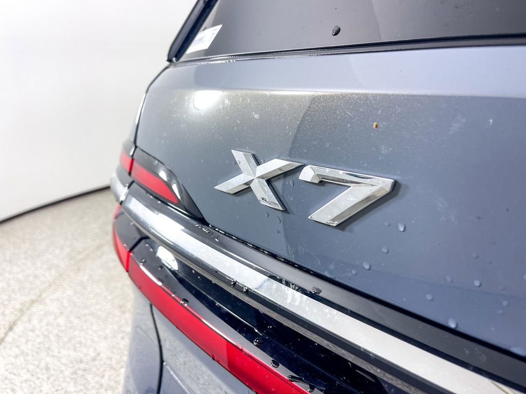 Thumbnail: 2025 BMW X7 - 14