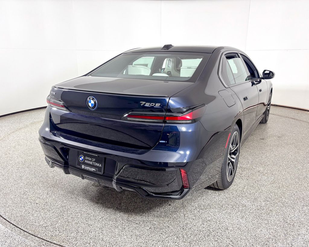Thumbnail: 2025 BMW 7 Series - 2