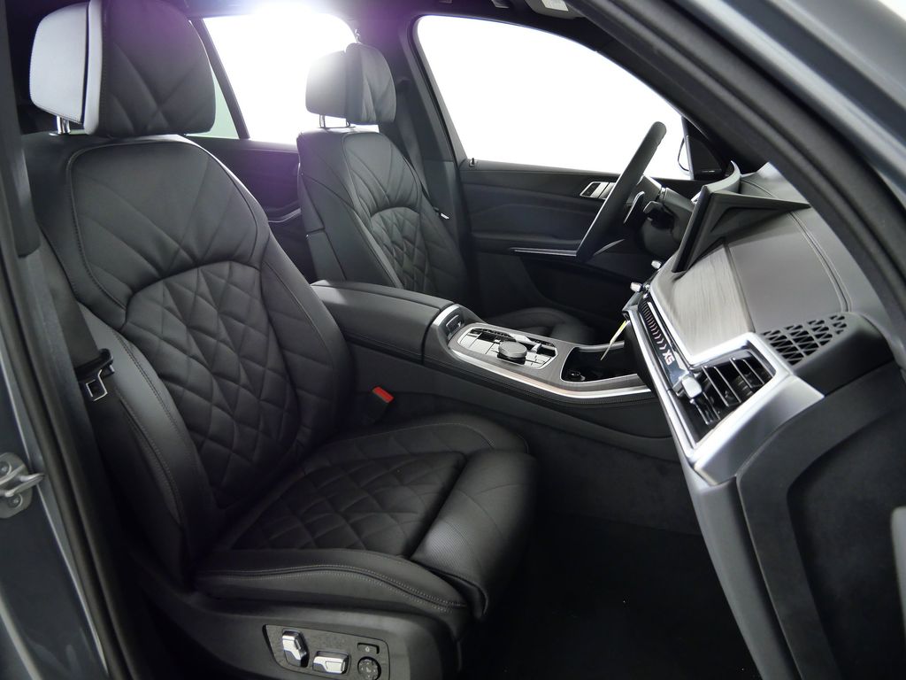 Thumbnail: 2026 BMW X5 - 21