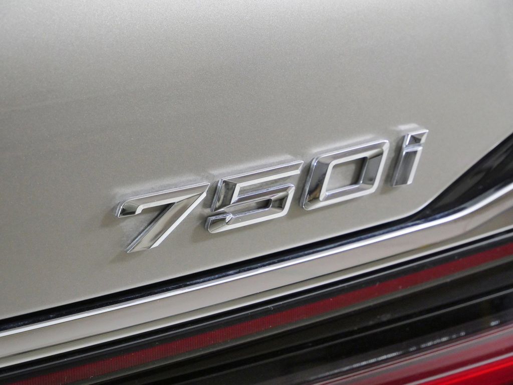 Thumbnail: 2022 BMW 7 Series - 14
