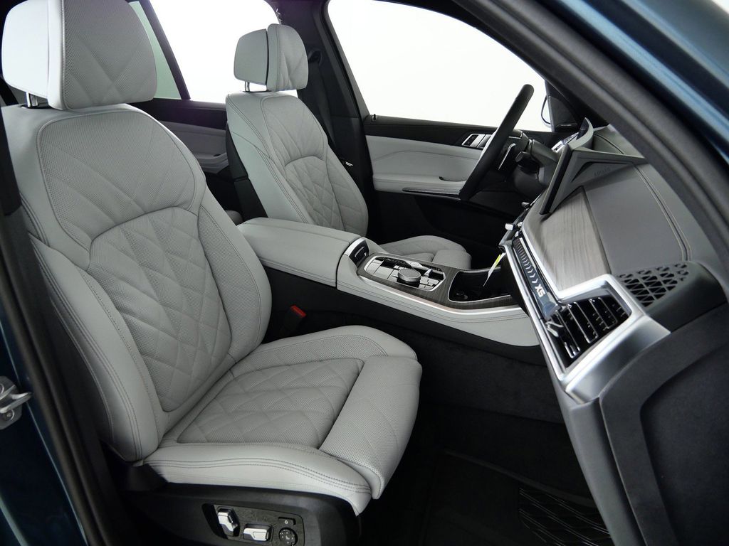 Thumbnail: 2026 BMW X5 - 21