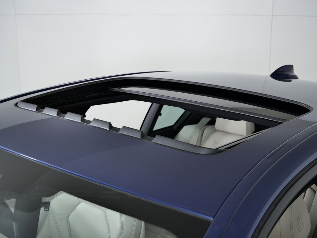 Thumbnail: 2023 BMW 5 Series - 22