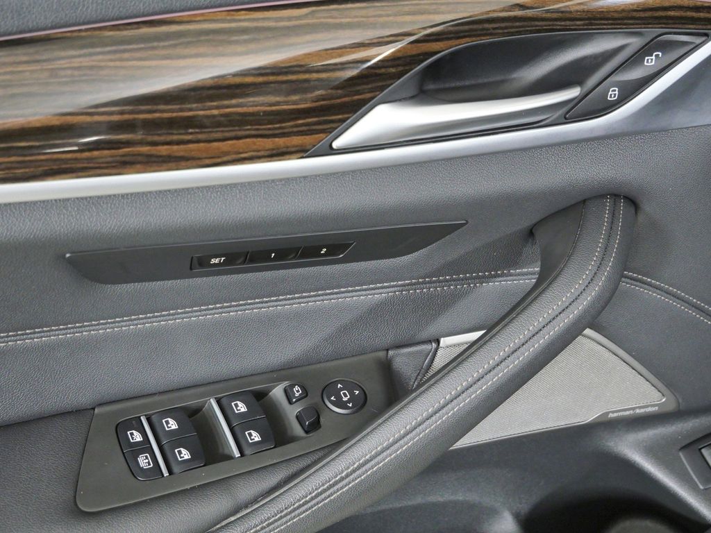 Thumbnail: 2023 BMW 5 Series - 40