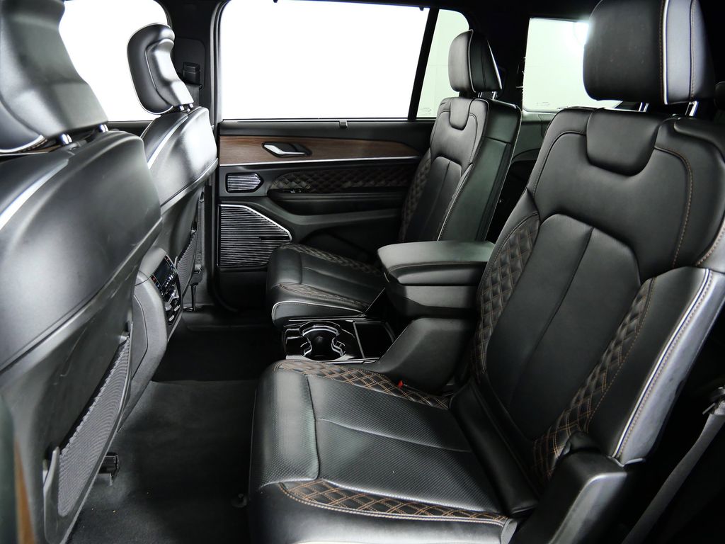 Thumbnail: 2023 Jeep Grand Cherokee L - 32