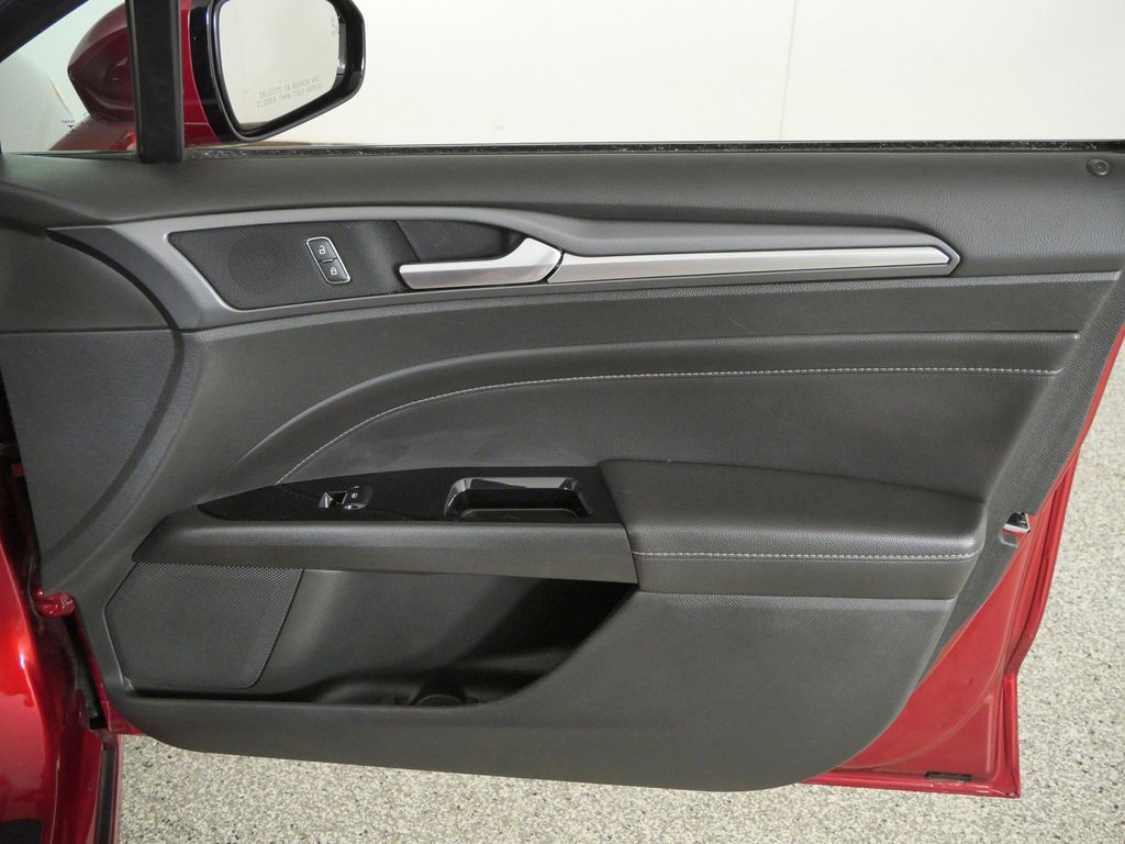 Thumbnail: 2013 Ford Fusion - 19