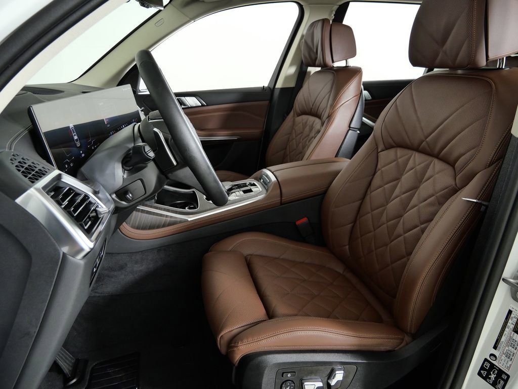 Thumbnail: 2026 BMW X7 - 40