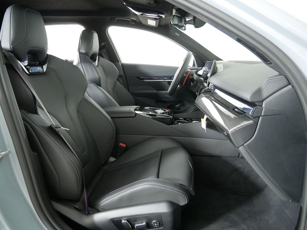 Thumbnail: 2025 BMW M5 - 20