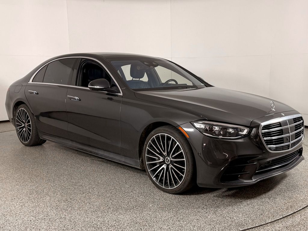 Thumbnail: 2022 Mercedes-Benz S-Class - 4