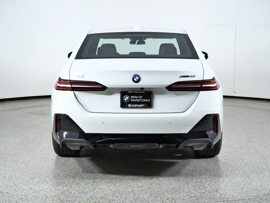 Thumbnail: 2026 BMW i5 - 10