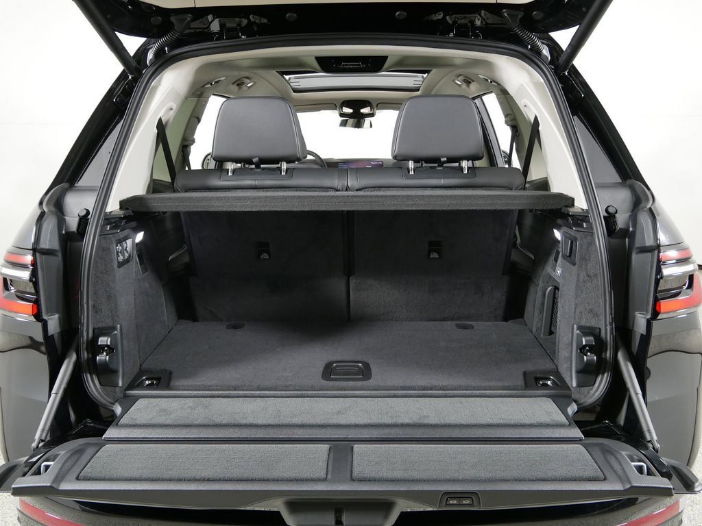 Thumbnail: 2026 BMW X7 - 28