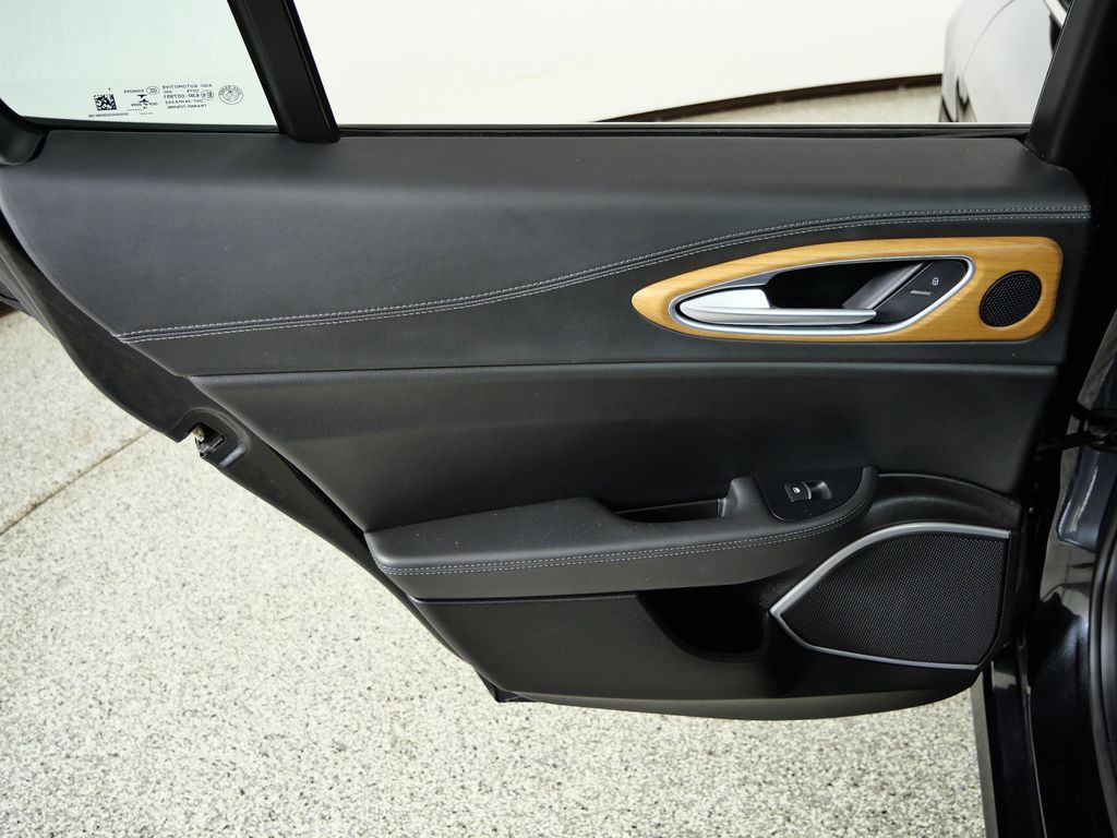 Thumbnail: 2017 Alfa Romeo Giulia - 29