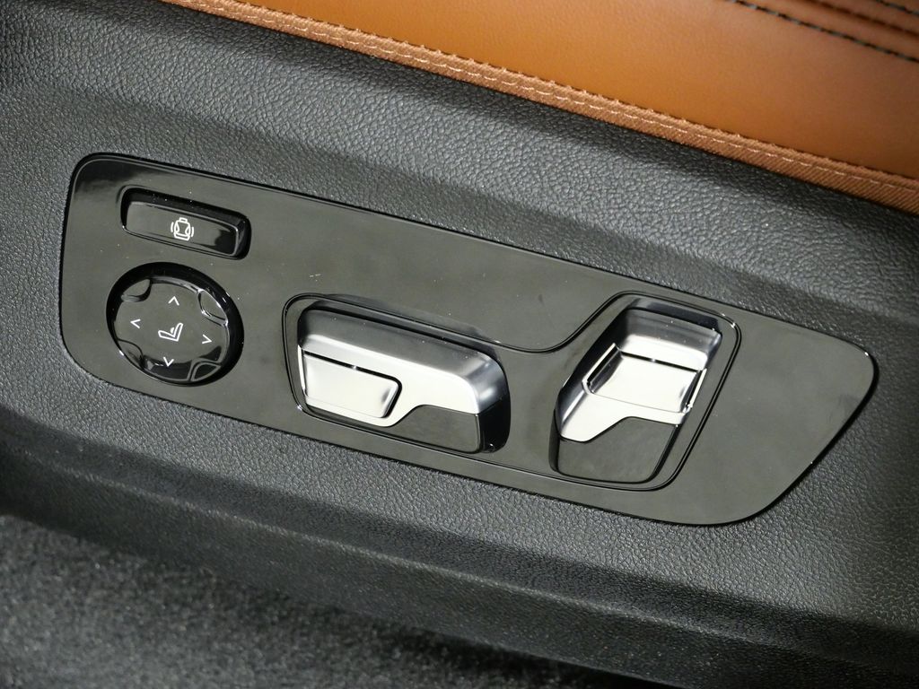 Thumbnail: 2026 BMW X7 - 40