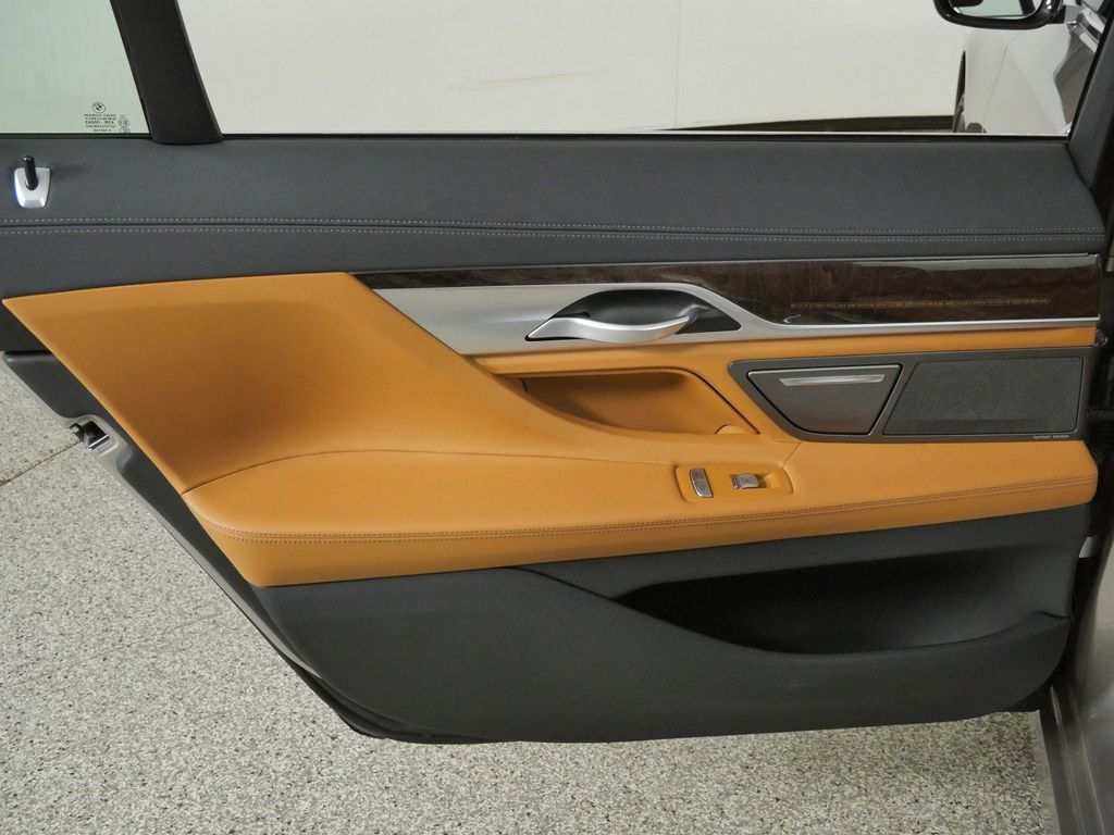 Thumbnail: 2022 BMW 7 Series - 33