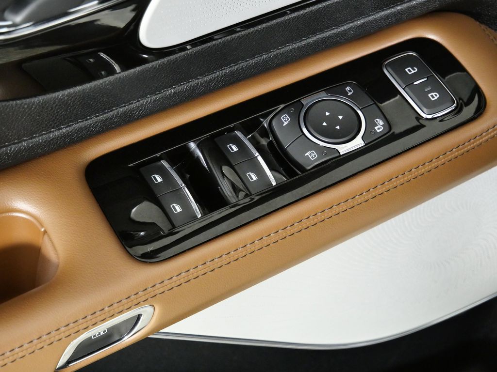 Thumbnail: 2023 Lincoln Aviator - 36