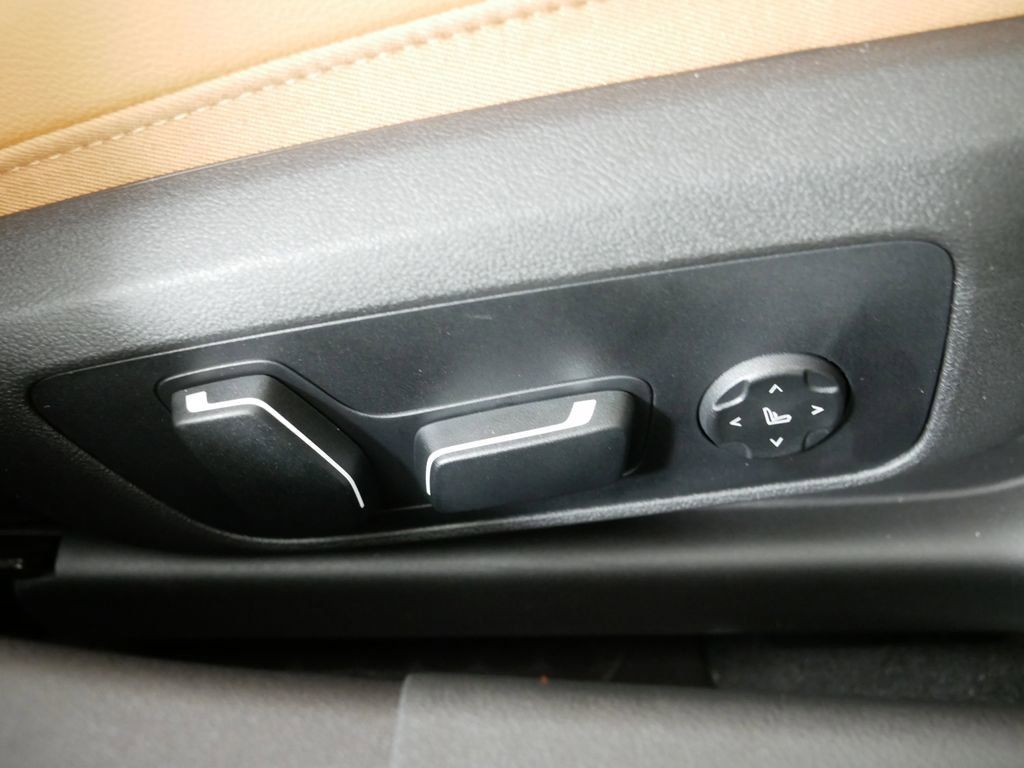 Thumbnail: 2025 BMW 3 Series - 24