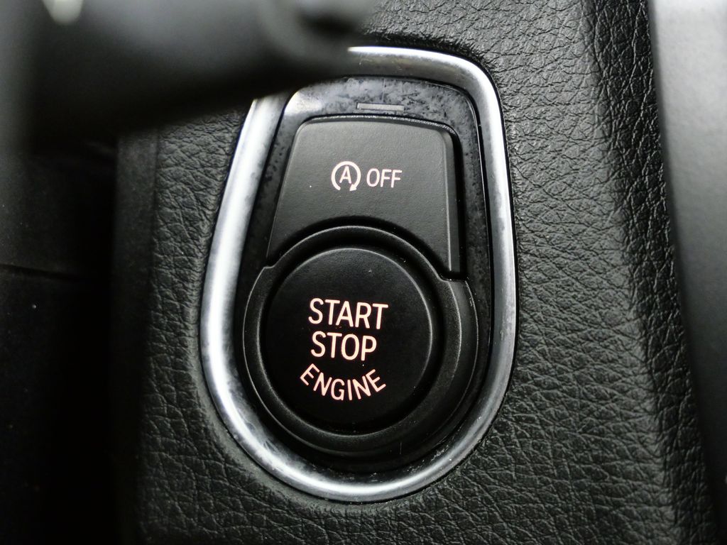 Thumbnail: 2013 BMW 3 Series - 43