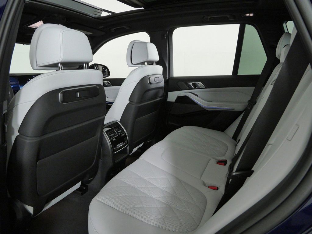 Thumbnail: 2026 BMW X5 - 32