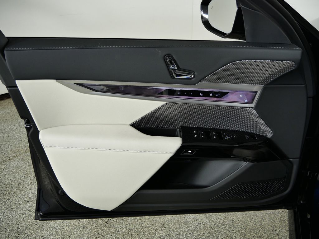 Thumbnail: 2026 BMW 7 Series - 33