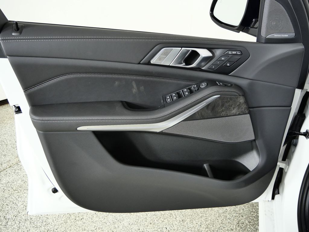 Thumbnail: 2026 BMW X7 - 36