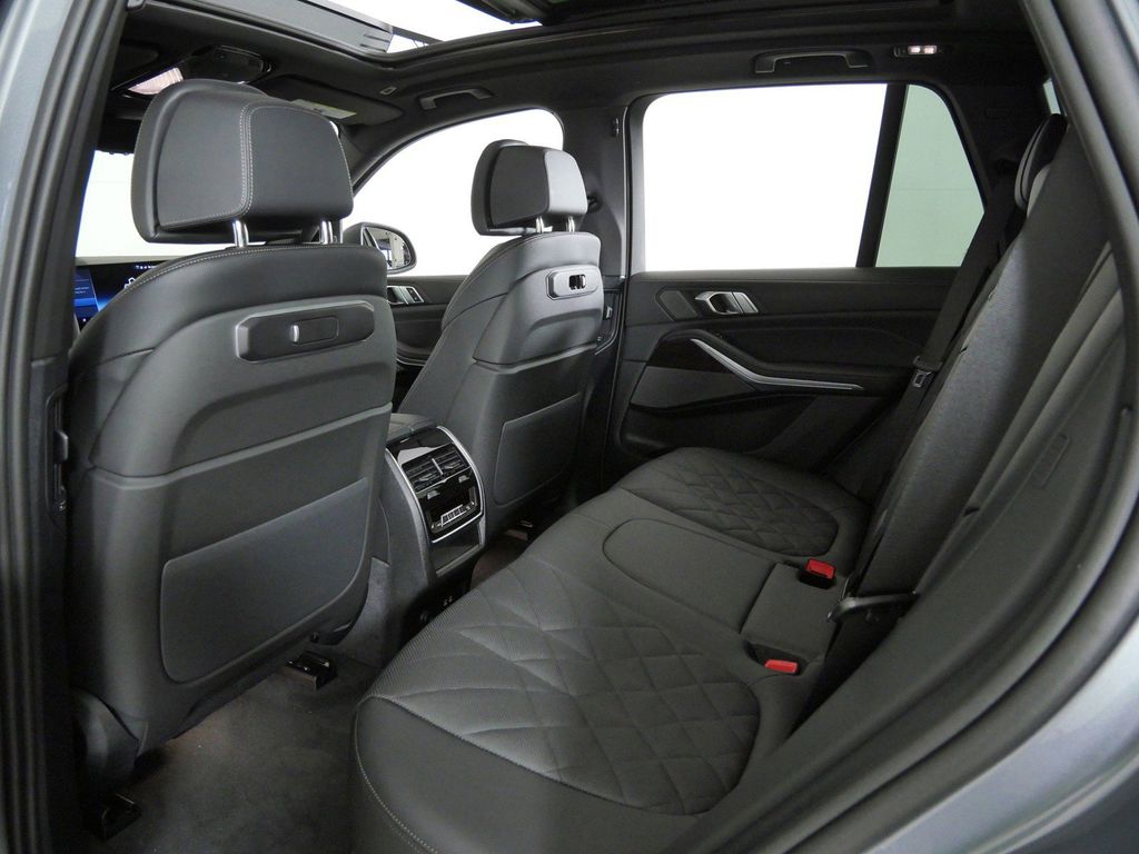 Thumbnail: 2026 BMW X5 - 32