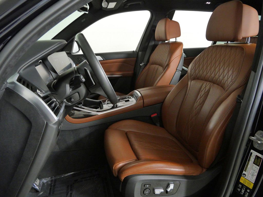 Thumbnail: 2021 BMW X7 - 37